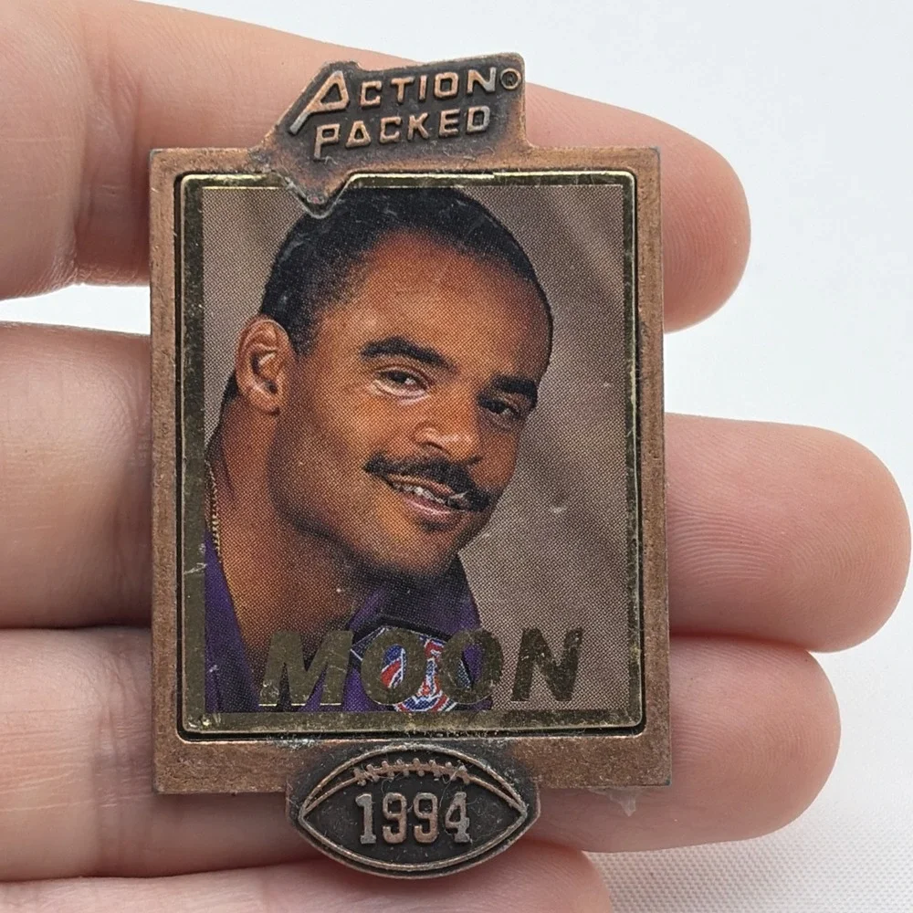Action Packed Warren Moon Minnesota Vikings NFL Football Player Lapel Hat Pin